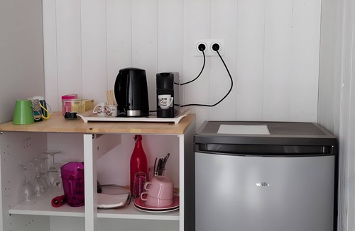 Laure-Minervois Apartment | Room 'Chambre 1 - La Note Bleue' with Shared Terrace and Wi-Fi