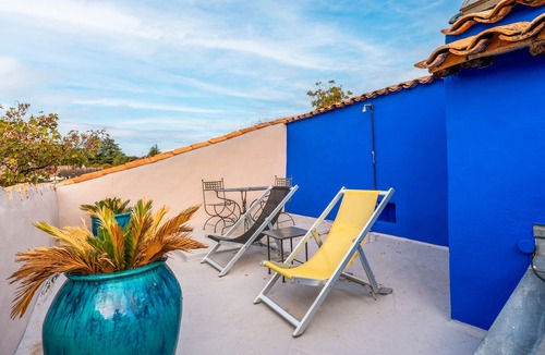 Collias Apartment | Room 'Chambre 10' with Shared Pool, Wi-Fi and Air Conditioning