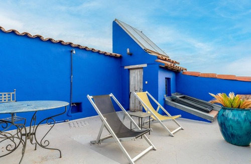 Collias Apartment | Room 'Chambre 10' with Shared Pool, Wi-Fi and Air Conditioning