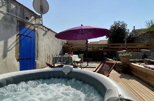 Laure-Minervois Apartment | Room 'Chambre 2 - Sous Les Étoiles' with Shared Terrace and Wi-Fi