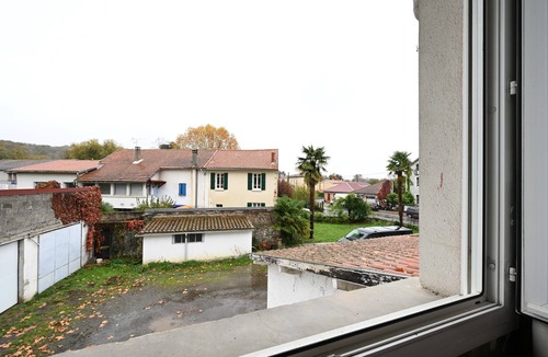Salies-du-Salat Apartment | Room 'Chambre 7' with Shared Terrace, Wi-Fi and Air Conditioning