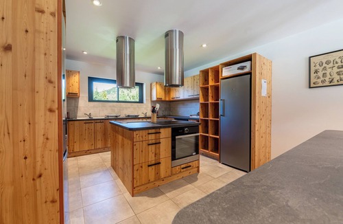 Faverges-Seythenex Apartment | Room 'Chambre B' with Mountain View, Shared Terrace and Wi-Fi