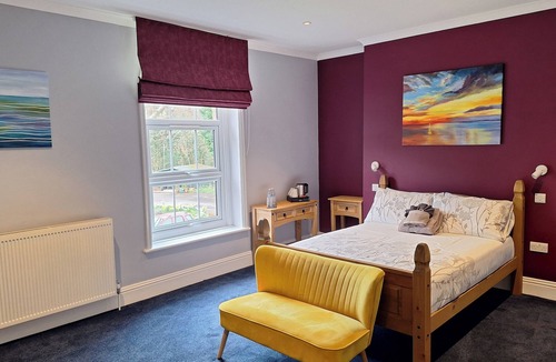 Cranleigh House | Room-comfortable and Spacious - Guest Ro
