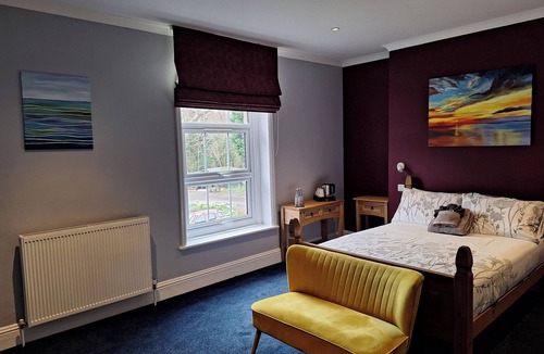 Cranleigh House | Room-comfortable and Spacious - Guest Ro