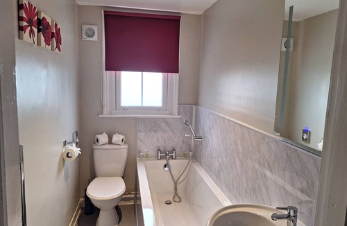 Cranleigh House | Room-comfortable Guest Room With a Bath