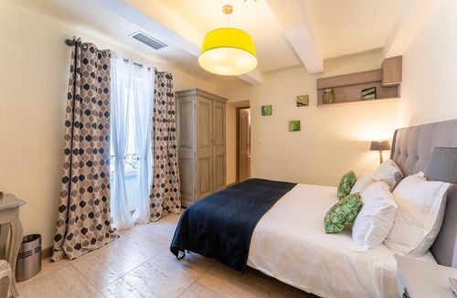 Saint-Andiol Apartment | Room 'Corilla' with Shared Garden, Wi-Fi and Air Conditioning