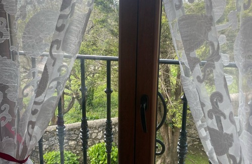 Rubayo Apartment | Room 'Doble Camelia' with Mountain View, Shared Terrace and Wi-Fi