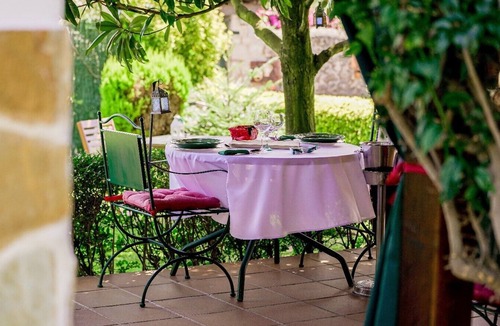Rubayo Apartment | Room 'Doble Camelia' with Mountain View, Shared Terrace and Wi-Fi