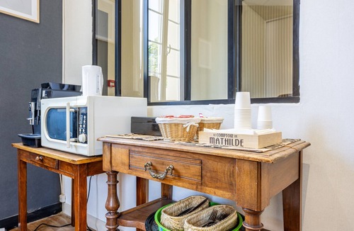 Chantonnay Apartment | Room 'Double - No.08' with Wi-Fi