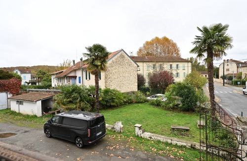 Salies-du-Salat Apartment | Room 'Double Room' with Shared Terrace, Wi-Fi and Air Conditioning