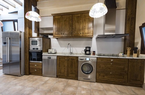 Lerin Apartment | Room 'El Tordo' with Mountain Views, Cellar & Unlimited SPA Access