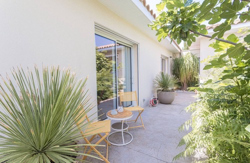 Saint-Nazaire Apartment | Room 'Esprit Du Soleil' with Shared Pool, Wi-Fi and Air Conditioning