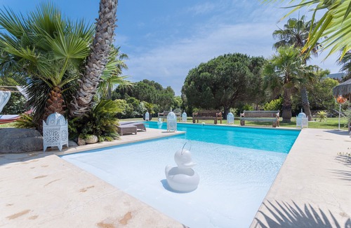 Saint-Nazaire Apartment | Room 'Esprit Du Sud' with Shared Pool, Wi-Fi and Air Conditioning