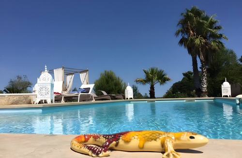 Saint-Nazaire Apartment | Room 'Esprit Du Sud' with Shared Pool, Wi-Fi and Air Conditioning