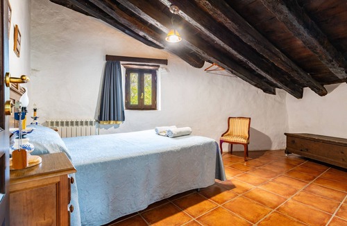 Morella Other | Room 'Flores' with Shared Terrace and Shared Garden