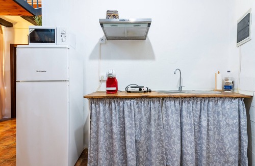 Morella Other | Room 'Flores' with Shared Terrace and Shared Garden