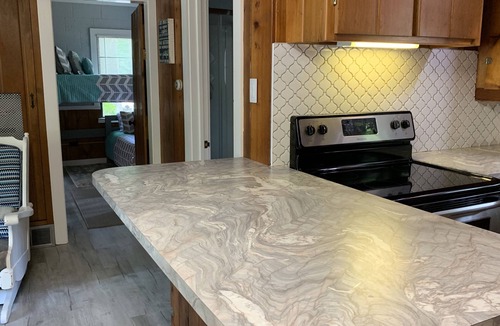 Higgins Lake Cottage | Room For All - Hilltop View Cottage