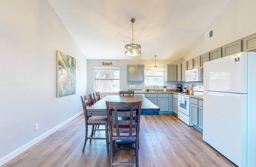 Leeward Sands House | Room for Boat, Pet Friendly, Close to Community Pool