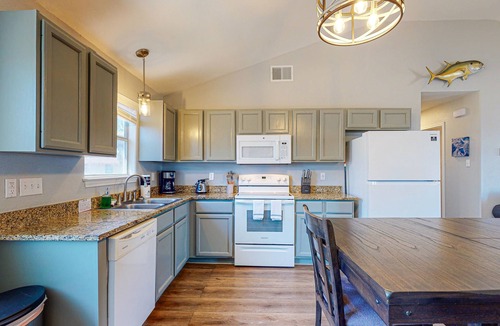 Leeward Sands House | Room for Boat, Pet Friendly, Close to Community Pool