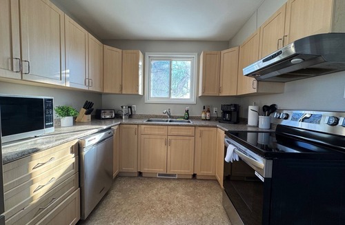 Thunder Bay Apartment | Room for Everyone - Close to University & Hospital