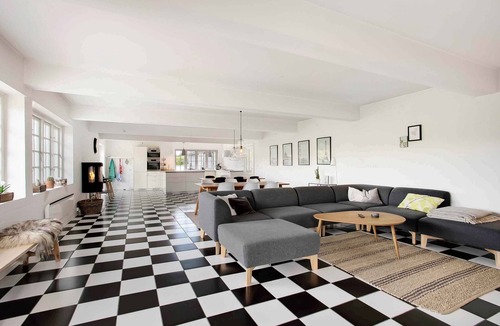 Aabenraa House | Room for everyone. Pool - wilderness bath