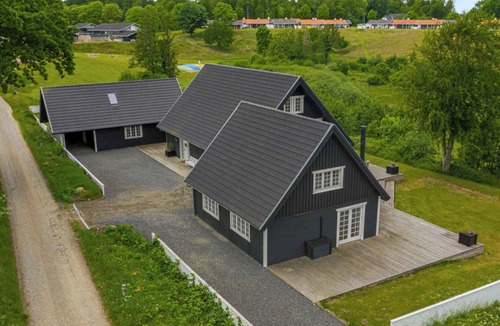 Aabenraa House | Room for everyone. Pool - wilderness bath