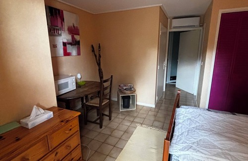Villeneuve-les-Avignon Bed & Breakfast | Room for two. Quietly. Swimming pool. 50m from the bus