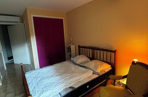 Villeneuve-les-Avignon Bed & Breakfast | Room for two. Quietly. Swimming pool. 50m from the bus
