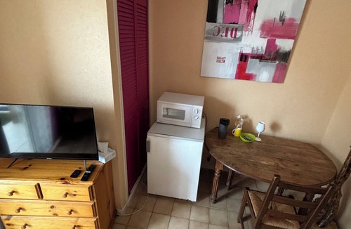 Villeneuve-les-Avignon Bed & Breakfast | Room for two. Quietly. Swimming pool. 50m from the bus
