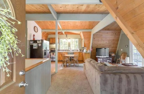 Carnelian Bay Ski Chalet | Room for the Whole Crew to Enjoy - Ski Bird's Paradise, 31 Night Minimum
