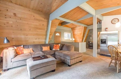 Carnelian Bay Ski Chalet | Room for the Whole Crew to Enjoy - Ski Bird's Paradise, 31 Night Minimum