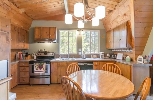 Carnelian Bay Ski Chalet | Room for the Whole Crew to Enjoy - Ski Bird's Paradise, 31 Night Minimum