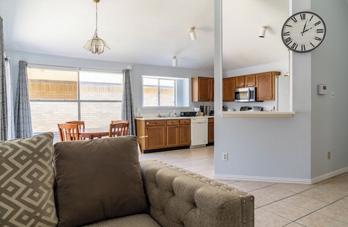 Round Rock House | Room for the Whole Crew! Complimentary Drinks, shampoos, extra airbeds, Pet frie