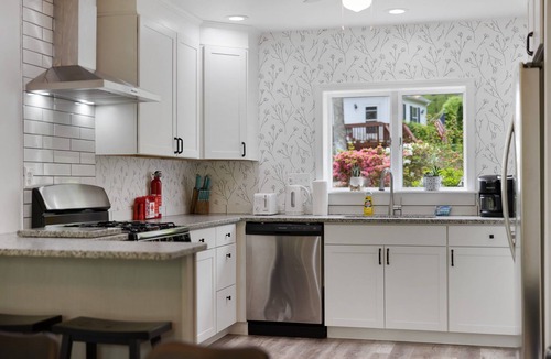 Colchester House | Room for the whole family 1/2 hour to Mohegan and Mystic Seaport