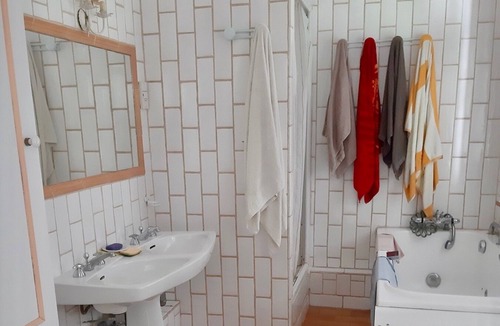 Croix Bed & Breakfast | Room for travelers.