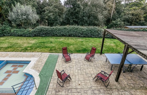 Pujals dels Pagesos Apartment | Room 'Garbi' with Shared Pool, Wi-Fi and Air Conditioning