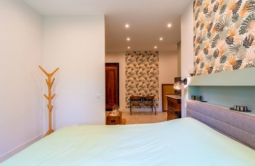 Font d'Irac Bed & Breakfast | Room 'Gérard' with Shared Terrace, Shared Garden, and Air Conditioning