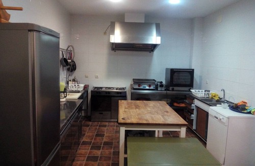 Villarrubia de Santiago Apartment | Room 'Habitación 2' with Private Garden, Wi-Fi and Air Conditioning