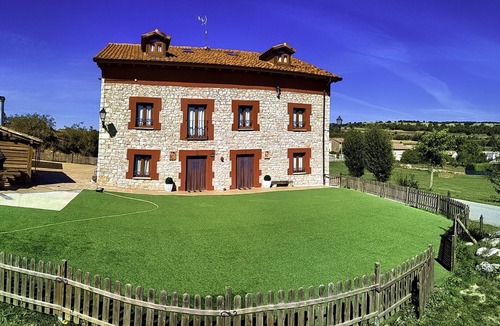 Basconcillos del Tozo House | Room 'Habitación Doble Adaptada' with Mountain View, Shared Garden and Wi-Fi