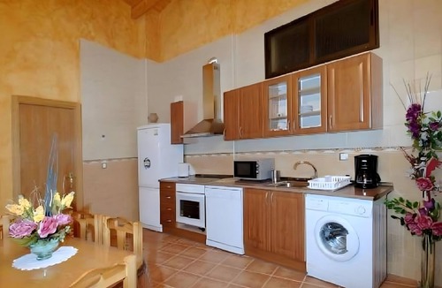 Maluenda House | Room 'Habitación Doble' with Wi-Fi and Air Conditioning