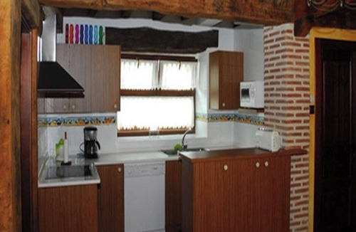Agurain House | Room 'Habitacion Naranja' with Shared Terrace, Shared Garden and Wi-Fi