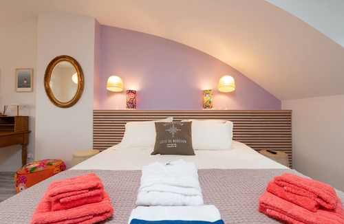 Ploeren Bed & Breakfast | Room 'Hoëdic' with Shared Terrace, Wi-Fi, and Air Conditioning