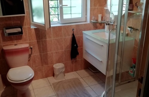 Saint-Remy-les-Chevreuse House | Room In A House Full Of Life