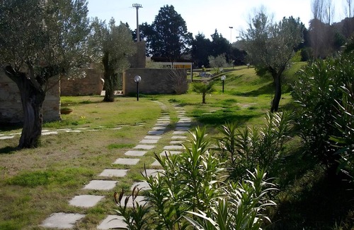 Roccelletta Apartment | Room 'Il Pero Selvatico, Tripla B' with Shared Garden, Wi-Fi and Air Conditioning