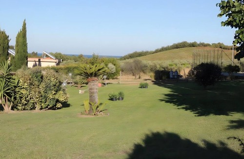 Roccelletta Apartment | Room 'Il Pero Selvatico, Tripla B' with Shared Garden, Wi-Fi and Air Conditioning
