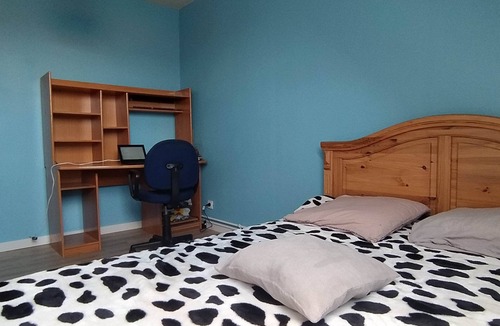 Merignies House | Room in a house 200 m from the greenway
