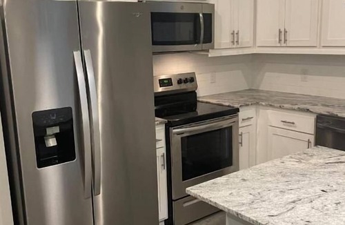 Huntsville Cottage | Room in a shared cottage near University Plaza Shopping Center