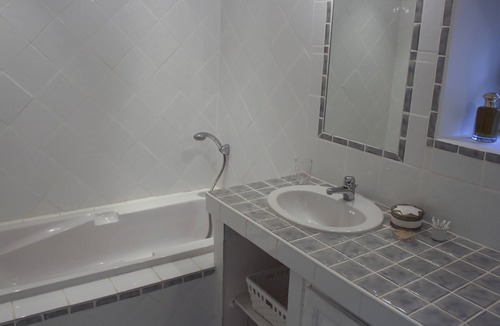 Cahuzac Bed & Breakfast | Room in Former Convent