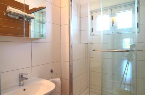 Zavala House | Room in Guest Room - Plava Laguna Bed and Breakfast