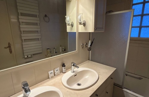 Lestonat - Monsejour Bed & Breakfast | Room in house